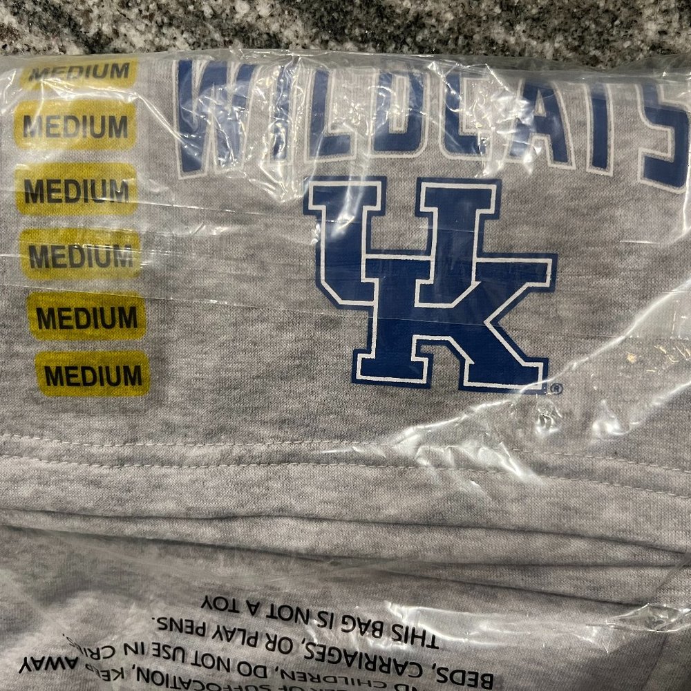 Kentucky Wildcats Men's Shorts Liv Casual NWT